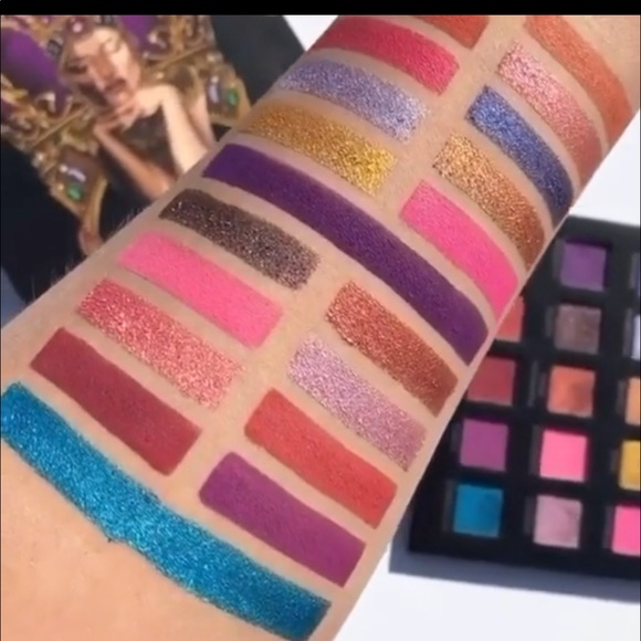 THE QUEEN EYE SHADOW PALETTE - Picture 5 of 10